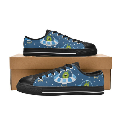 Cute Aliens in UFOs - Women's Classic Canvas Shoes